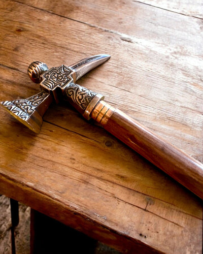 Kävelykeppi - WIKING taistelunuijan muotoisella päällä, mahdollisuus personointiin kaiverruksella lahjaksi