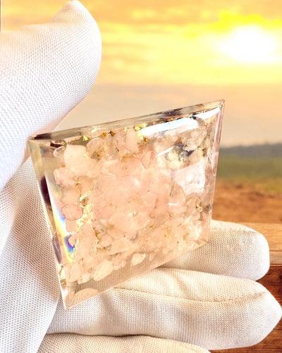 Orgoniittinen Energiapyramidi "Valon Harmonia" - Kristallinen, lahjaksi