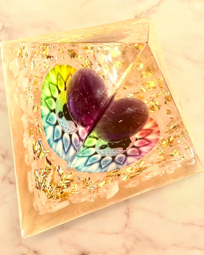 Orgoniittinen Energiapyramidi "Valon Harmonia" - Kristallinen, lahjaksi