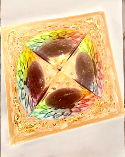 Orgoniittinen Energiapyramidi "Valon Harmonia" - Kristallinen, lahjaksi