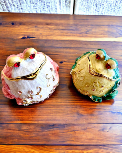 Tyylikäs "Żabi Skarb" -korurasia lahjaksi, personointi ja kaiverrusmahdollisuus