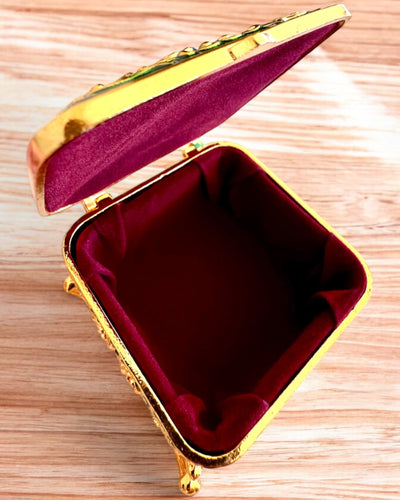 "Royal Elegance" -korurasia kaiverrusmahdollisuudella lahjaksi