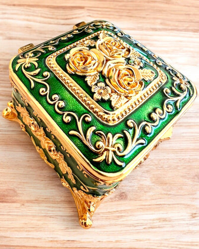 "Royal Elegance" -korurasia kaiverrusmahdollisuudella lahjaksi