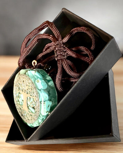 Amuletti "Elämän Puu" turkoosilla – Sinun henkilökohtainen voimasi, kaulakoru lahjaksi, personointi kaiverruksella