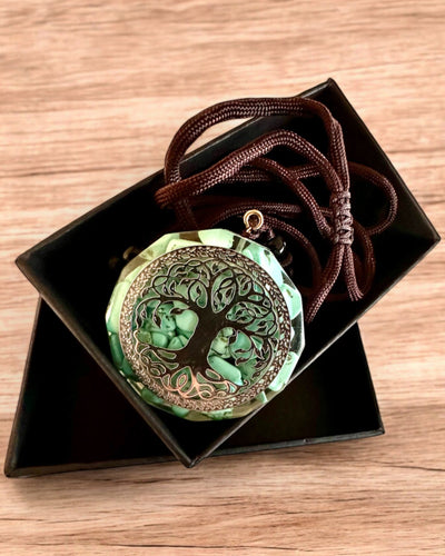 Amuletti "Elämän Puu" turkoosilla – Sinun henkilökohtainen voimasi, kaulakoru lahjaksi, personointi kaiverruksella