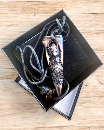 Wilczy Kieł -kaulakoru, amuletti hartsista - Mystinen Luonnon Voima, mahdollisuus personointiin kaiverruksella lahjaksi