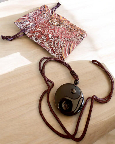 Boho-kaulakoru Obsidianista Yin Yang Tai Chi, mahdollisuus personointiin kaiverruksella lahjaksi