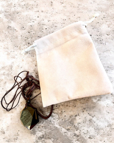 Musta obsidiaani "Daavidin tähti" -amuletit, mahdollisuus personoida kaiverruksella lahjaksi