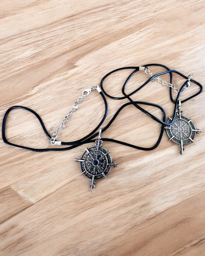 Amuletti Pohjoisen Soturi - Viikinkikompassi, mahdollisuus personointiin kaiverruksella lahjaksi, 2 vaihtoehtoa valittavana