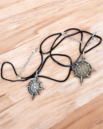 Amuletti Pohjoisen Soturi - Viikinkikompassi, mahdollisuus personointiin kaiverruksella lahjaksi, 2 vaihtoehtoa valittavana