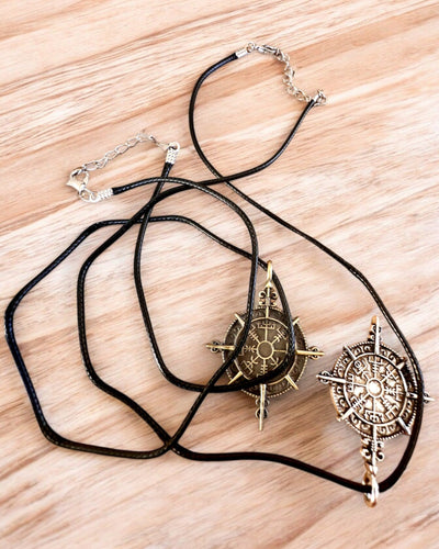 Amuletti Pohjoisen Soturi - Viikinkikompassi, mahdollisuus personointiin kaiverruksella lahjaksi, 2 vaihtoehtoa valittavana