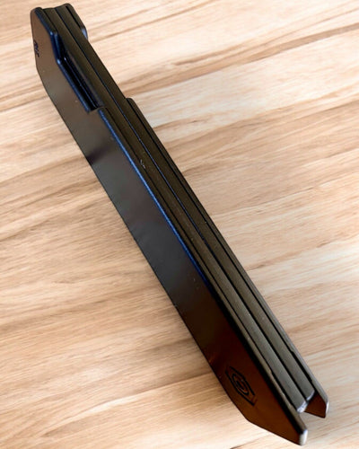 Comblok - Taitettava monitoimikampa, mahdollisuus personointiin kaiverruksella lahjaksi