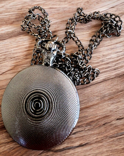 Kieszonkello Lunar Wolf – Kuun Suden kello, mahdollisuus personoida kaiverruksella lahjaksi