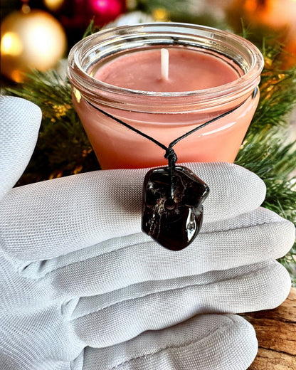 Intentionaalinen soijakynttilä 250 ml luonnonkivellä – valitse oma energiasi: sitriini tai granaatti, personointi kaiverruksella lahjaksi