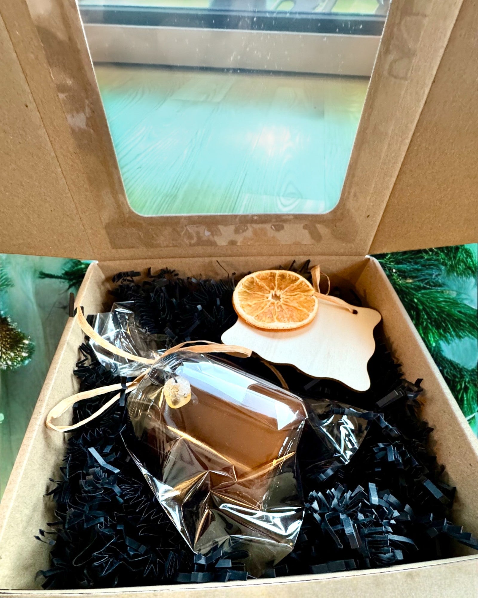 Intentionaalinen soijakynttilä 250 ml luonnonkivellä – valitse oma energiasi: sitriini tai granaatti, personointi kaiverruksella lahjaksi