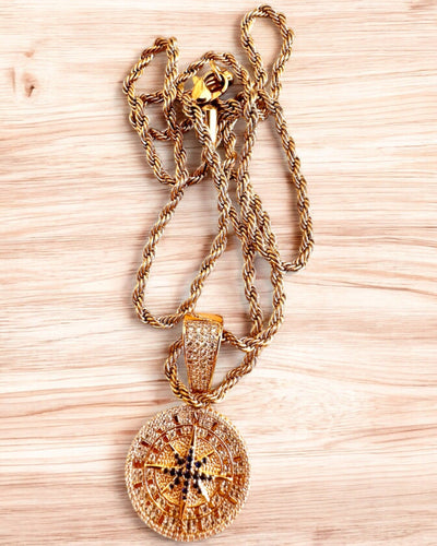 Glamour-tyylinen kompassiriipuskaulakoru zirkoneilla naisille ja miehille - 2 vaihtoehtoa valittavana, personointi kaiverruksella lahjaksi