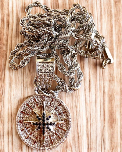 Glamour-tyylinen kompassiriipuskaulakoru zirkoneilla naisille ja miehille - 2 vaihtoehtoa valittavana, personointi kaiverruksella lahjaksi