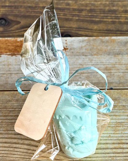 Soijakynttilä Talvikettu, 7,5 cm korkea, käsin valettu soijakynttilä suloisella nukkuvalla ketulla, personoitavissa kaiverruksella laattaan