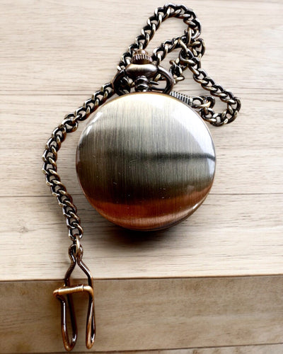 Klassinen taskukello "Oldtimer" - tyylikäs retroeleganssi, mahdollisuus personointiin kaiverruksella lahjaksi