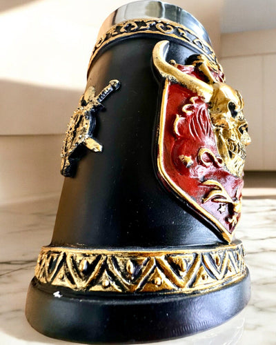 Karnawałowy Kufel Wojownika - 600 ml, 16 cm korkeus, mahdollisuus personointiin kaiverruksella lahjaksi