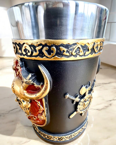 Karnawałowy Kufel Wojownika - 600 ml, 16 cm korkeus, mahdollisuus personointiin kaiverruksella lahjaksi