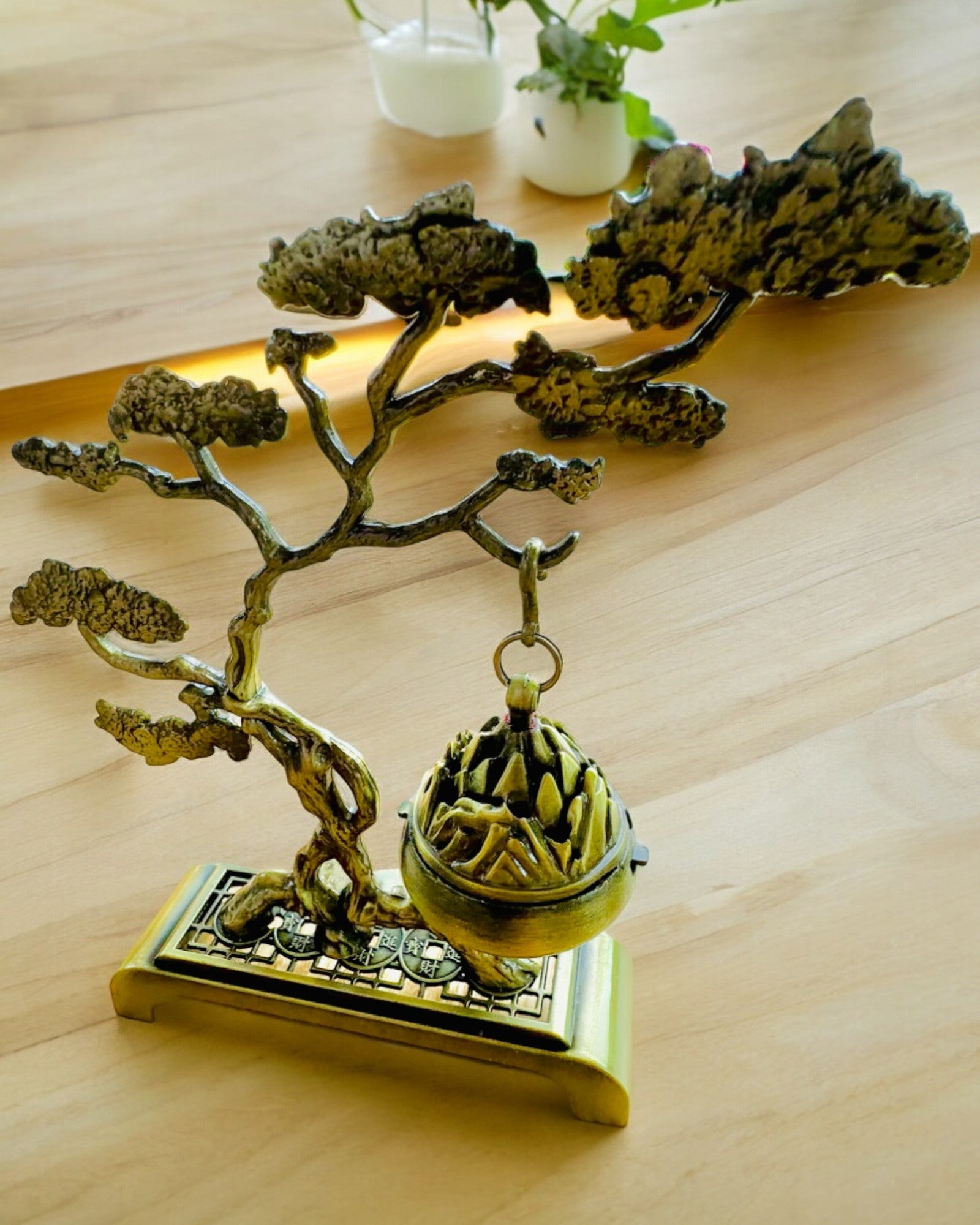 Tyylikäs metallinen bonsai-suitsuketeline - mahdollisuus personointiin kaiverruksella lahjaksi