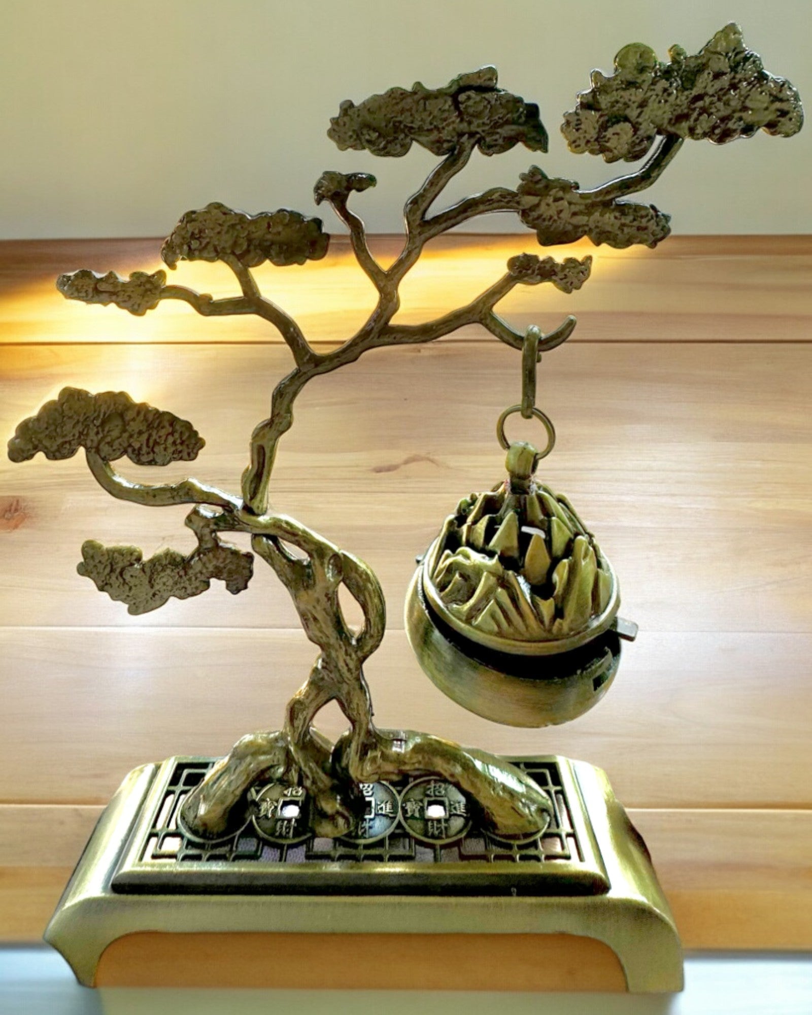 Tyylikäs metallinen bonsai-suitsuketeline - mahdollisuus personointiin kaiverruksella lahjaksi