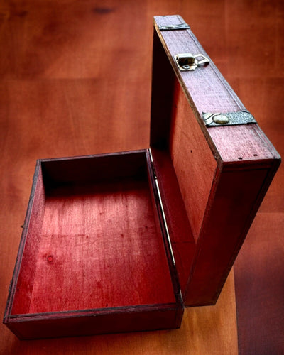 Antiikkinen puinen rasia kaiverrusmahdollisuudella, 23 cm x 16 cm x 7,5 cm