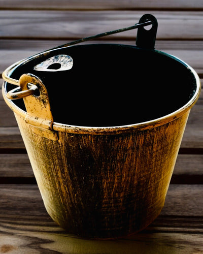 Tyylikäs metallinen tuhkakuppi "Rustic Charm" 19-23 cm korkeus, 8 vaihtoehtoa valittavana, kaiverrus pyynnöstä