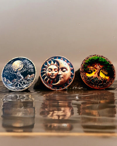 Riipus "Luonnon Taikapiirit" - mahdollisuus personoida kaiverruksella. 3 vaihtoehtoa valittavana