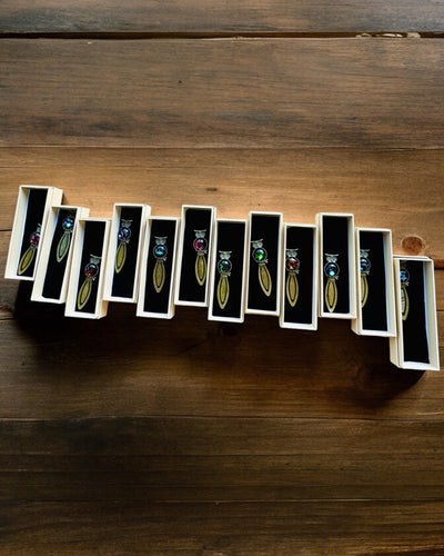 Kirjanmerkki "Sowa z Konstelacjami" - 12 vaihtoehtoa valittavana, personointi kaiverruksella