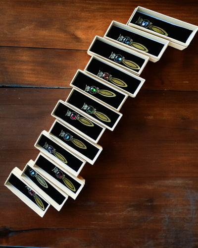 Kirjanmerkki "Sowa z Konstelacjami" - 12 vaihtoehtoa valittavana, personointi kaiverruksella