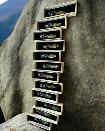 Kirjanmerkki "Sowa z Konstelacjami" - 12 vaihtoehtoa valittavana, personointi kaiverruksella