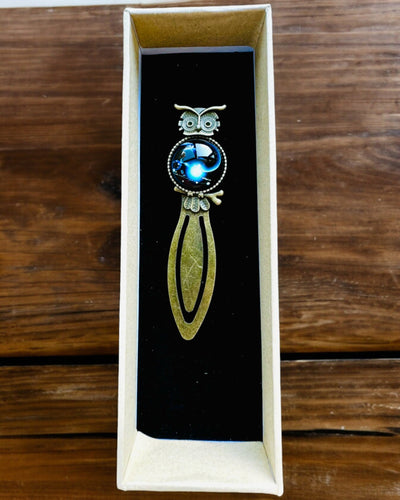 Kirjanmerkki "Sowa z Konstelacjami" - 12 vaihtoehtoa valittavana, personointi kaiverruksella