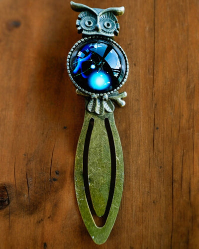 Kirjanmerkki "Sowa z Konstelacjami" - 12 vaihtoehtoa valittavana, personointi kaiverruksella