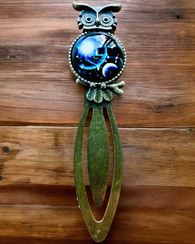 Kirjanmerkki "Sowa z Konstelacjami" - 12 vaihtoehtoa valittavana, personointi kaiverruksella