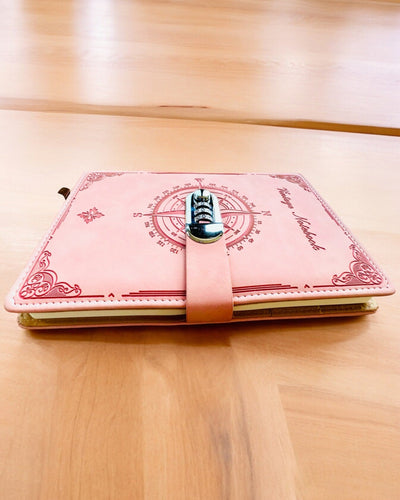 Salainen A5 Vintage -muistikirja koodilukolla - Valitse Tyylisi, personointi kaiverruksella lahjaksi