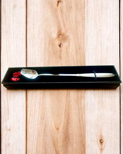 Personoitu Ruusulusikka Kaiverrusvaihtoehdolla lahjaksi - 3 värivaihtoehtoa valittavana