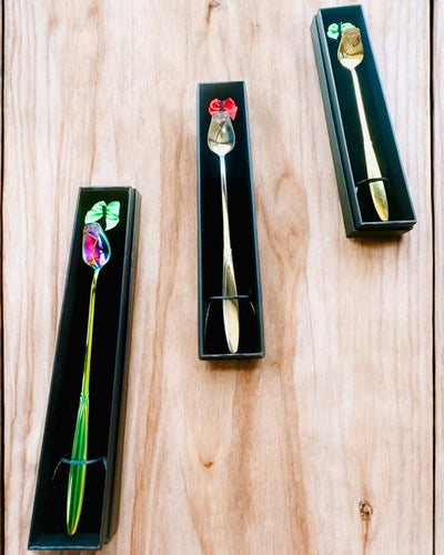 Personoitu Ruusulusikka Kaiverrusvaihtoehdolla lahjaksi - 3 värivaihtoehtoa valittavana