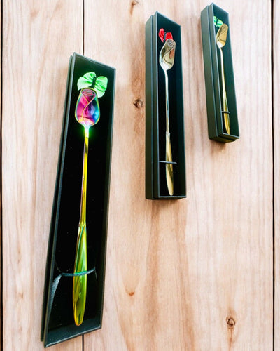 Personoitu Ruusulusikka Kaiverrusvaihtoehdolla lahjaksi - 3 värivaihtoehtoa valittavana