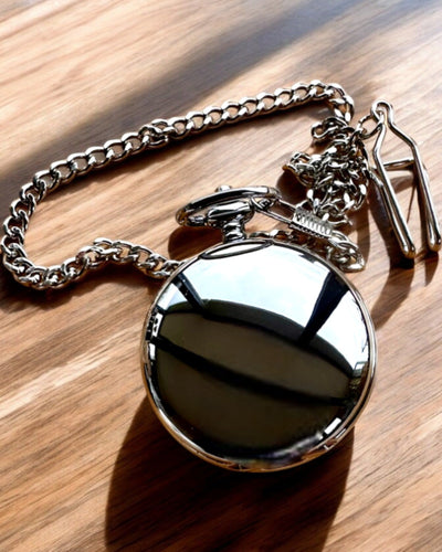 Klassinen taskukello, jossa on kaksoiskansi, manuaalinen, hopeanvärinen