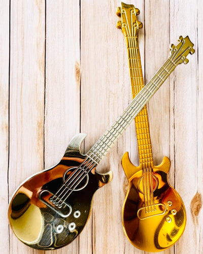 "Strunowy Hit" -lusikka kaiverrusvaihtoehdolla, valittavana 2 värivaihtoehtoa