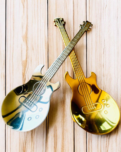 "Strunowy Hit" -lusikka kaiverrusvaihtoehdolla, valittavana 2 värivaihtoehtoa