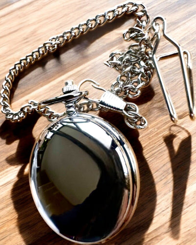 Klassinen taskukello, jossa on kaksoiskansi, manuaalinen, hopeanvärinen