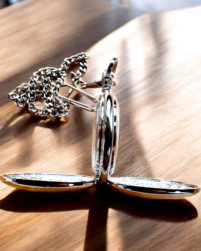 Klassinen taskukello, jossa on kaksoiskansi, manuaalinen, hopeanvärinen