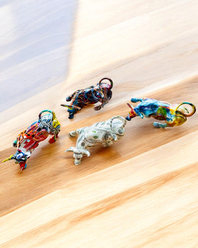 Koristeellinen härkäveistos "BullArt" – Uniikki taideteos kaiverrusmahdollisuudella - 4 värivaihtoehtoa, personoitavaksi lahjaksi