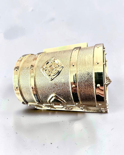 Retrotyylinen metallinen aarrearkku kaiverruksella – hopeanhohtoinen rasia 7x5x5 cm