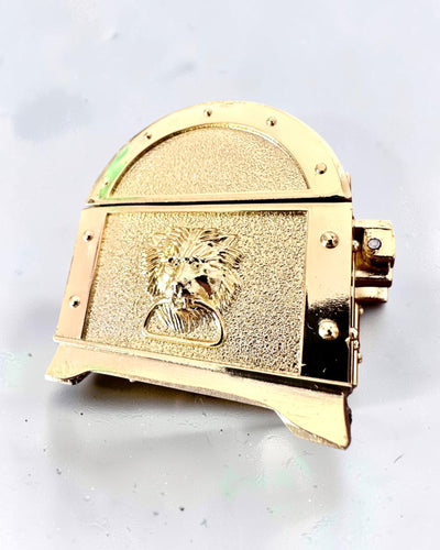 Retrotyylinen metallinen aarrearkku kaiverruksella – hopeanhohtoinen rasia 7x5x5 cm