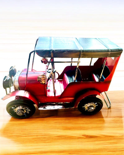 Klassinen Retro-auton malli - kolme vaihtoehtoa kaiverrusmahdollisuudella lahjaksi