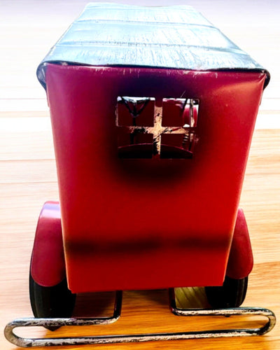 Klassinen Retro-auton malli - kolme vaihtoehtoa kaiverrusmahdollisuudella lahjaksi